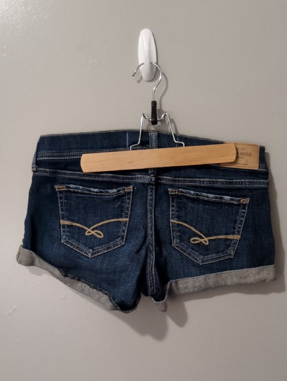 Gilly Hicks Vintage  Dark Blue Rolled Hem Denim Shorts 26 2 - Picture 4 of 5